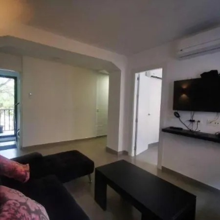 בית נופש Town House מארבלה